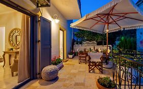 Marilu'S, Paxos Port House
